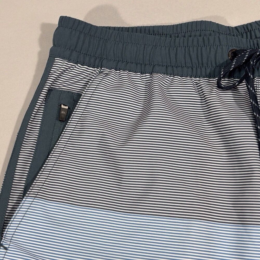 Quicksilver Stripe Print Swim Short Trunks Mens Small Blue Gray UPF 50 NWT - Picture 4 of 8